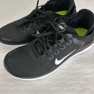 Nike Free Size 6–NEW